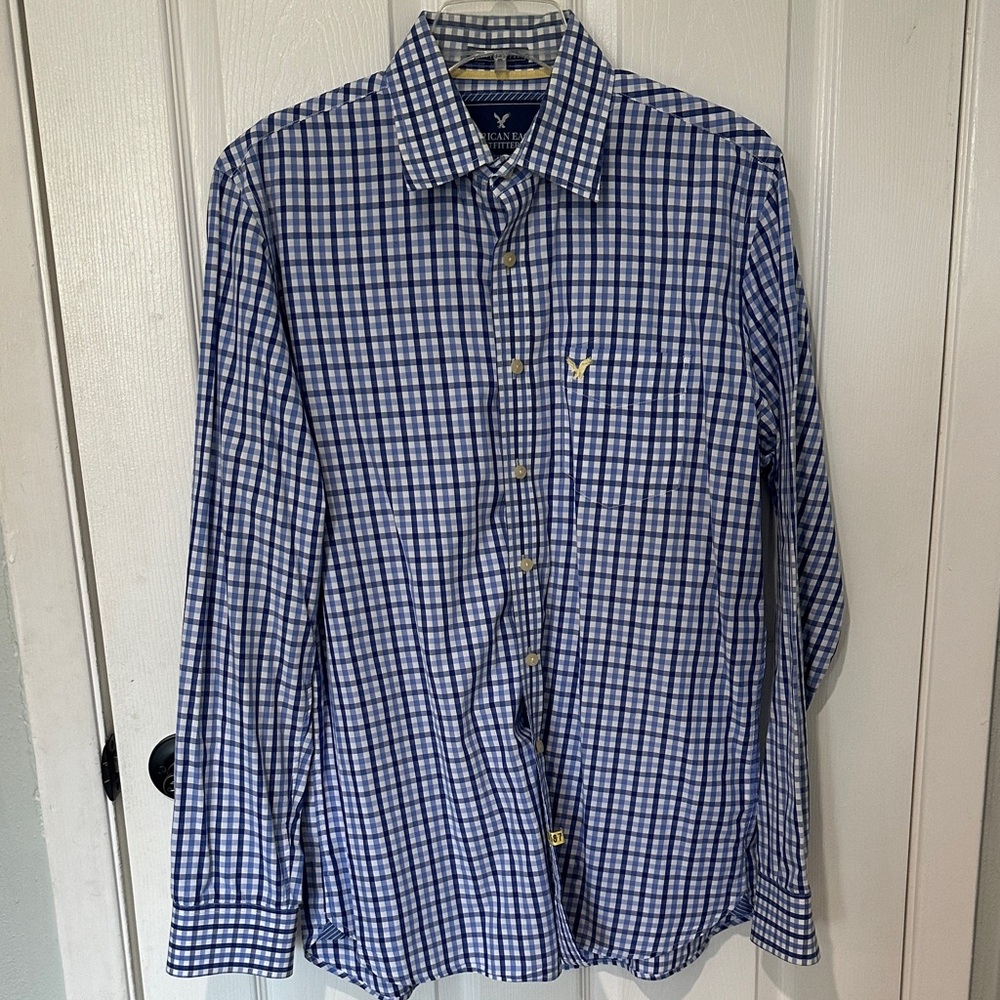 EUC- size L American Eagle Outfitters Blue and White Plaid Men's Shirt